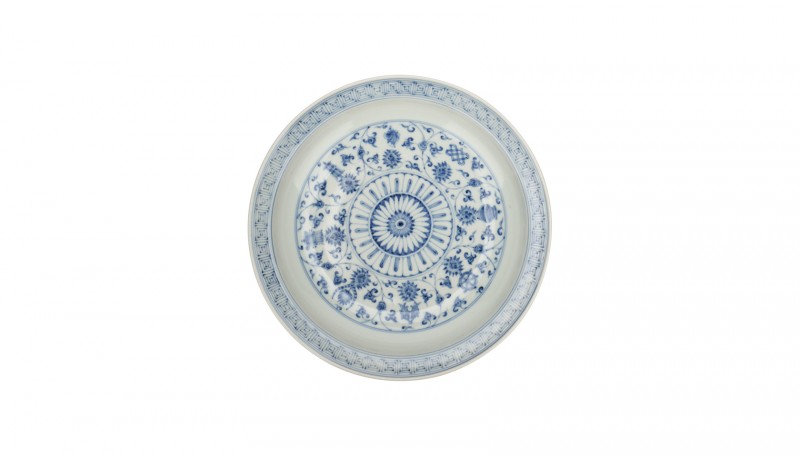 無名青花缠枝莲托八宝纹折沿盘